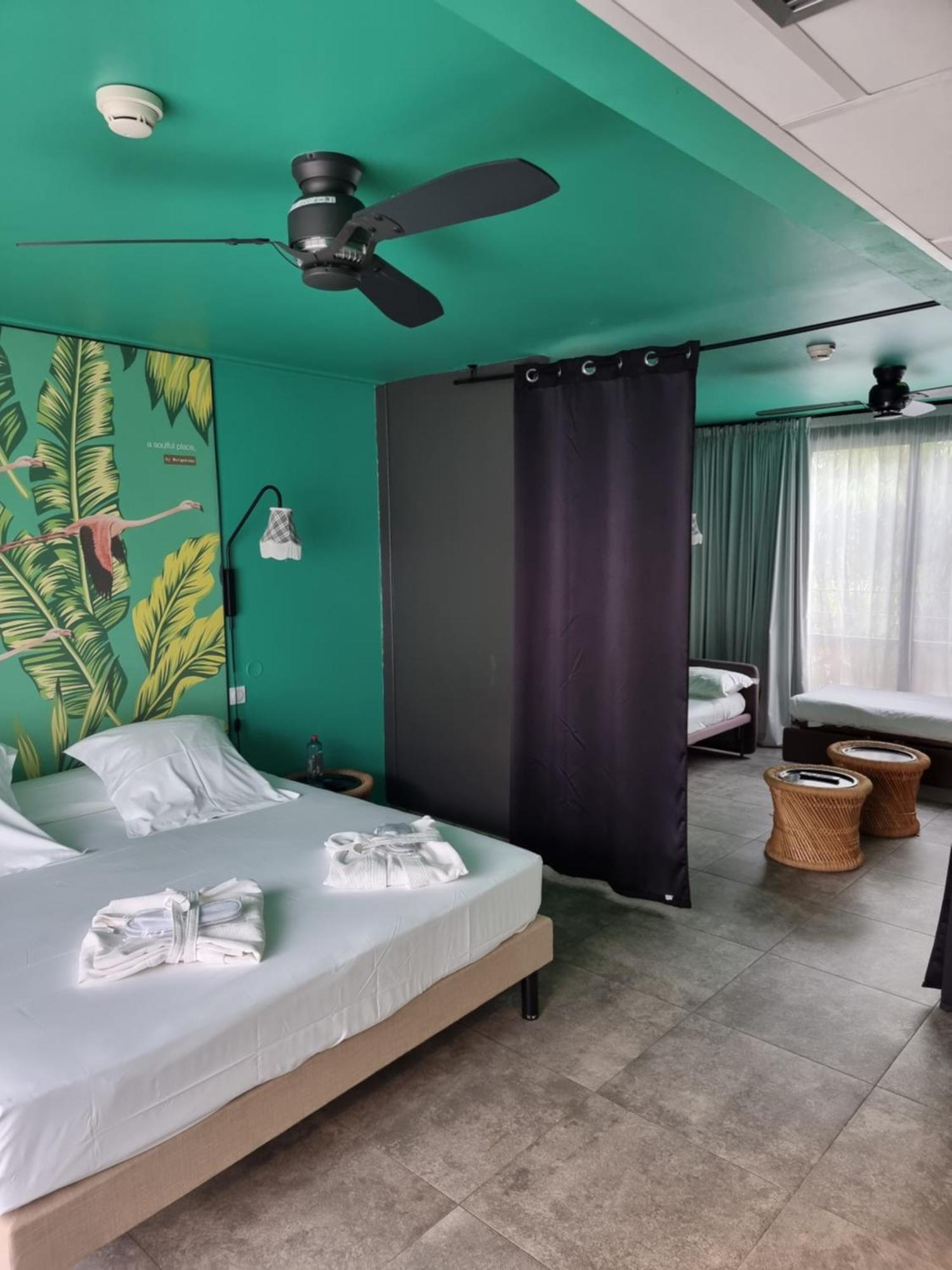 Dina Morgabine Saint Gilles Hotel Екстериор снимка